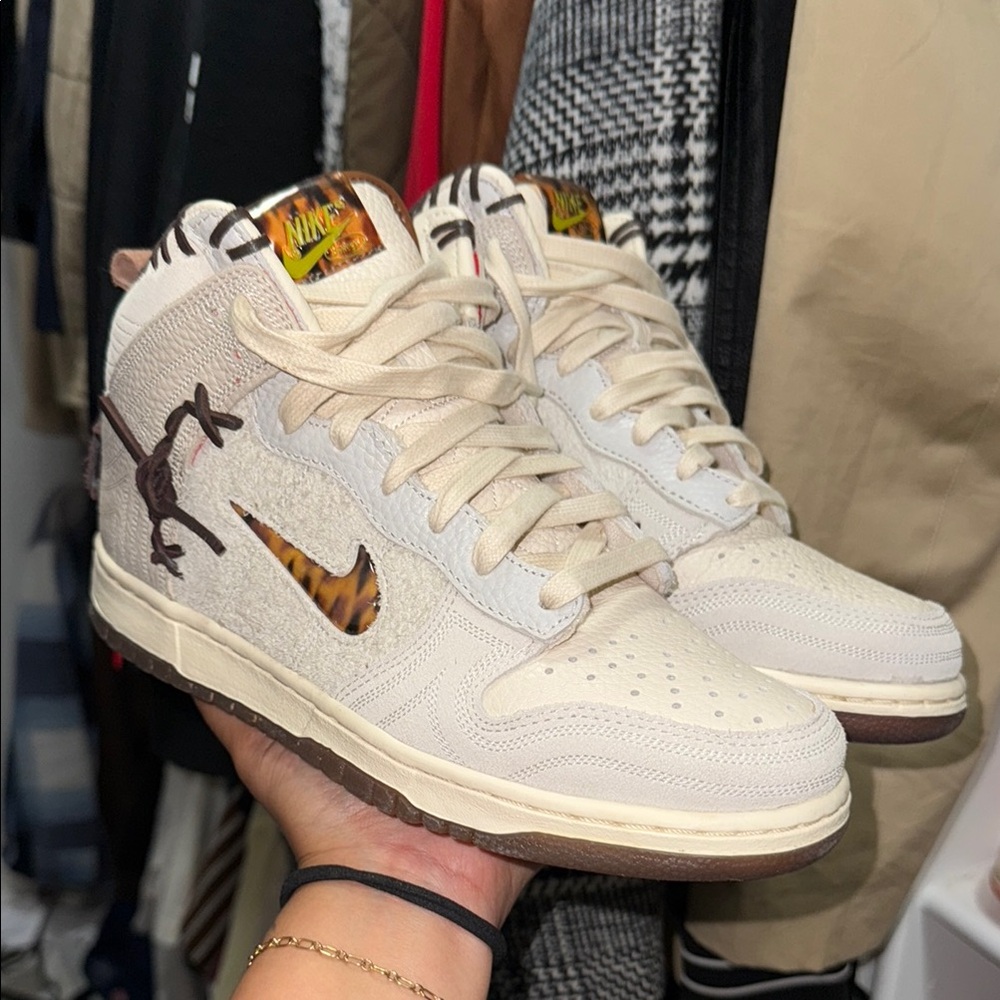 Nike High-Top Sneakers in Beige and Dark Brown